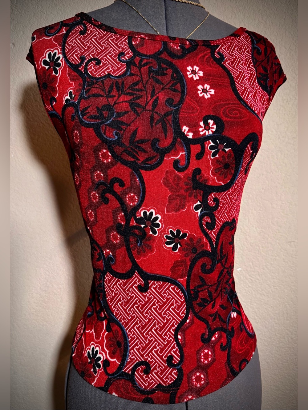 Vintage 90’s Red Black Floral Paisley Tshirt Blouse S
